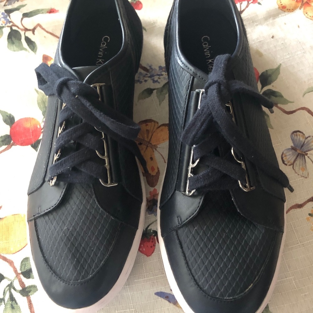 Calvin Klein tie sneakers, 8 narrow